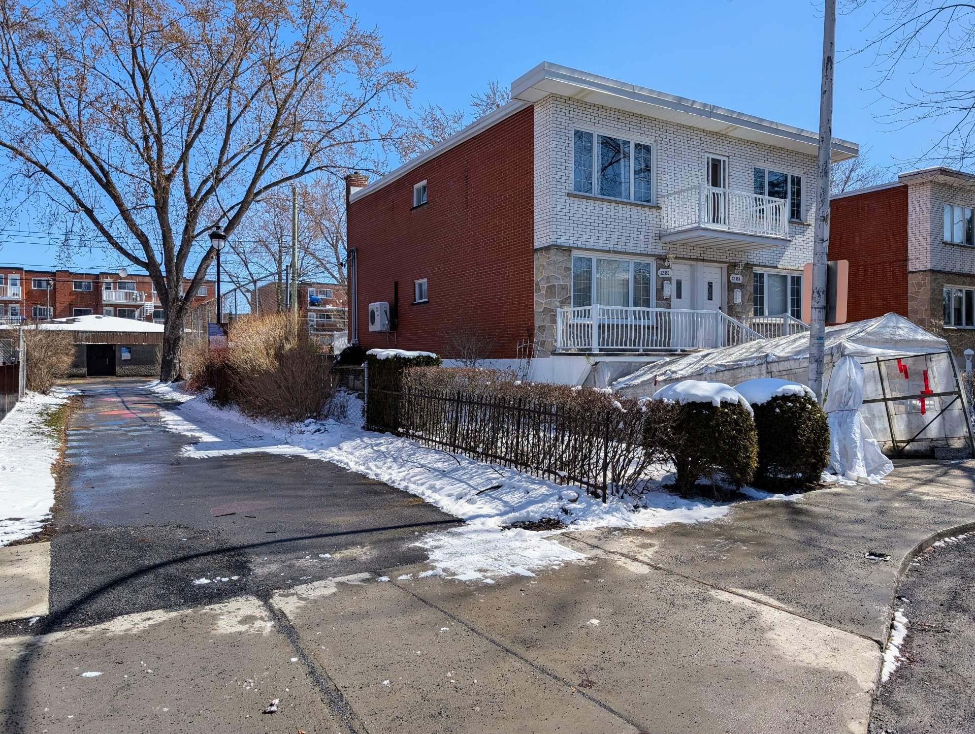 









12351

 - 12355


Av. Monty

,
Montréal (Montréal-Nord),




QC
H1G3N9

