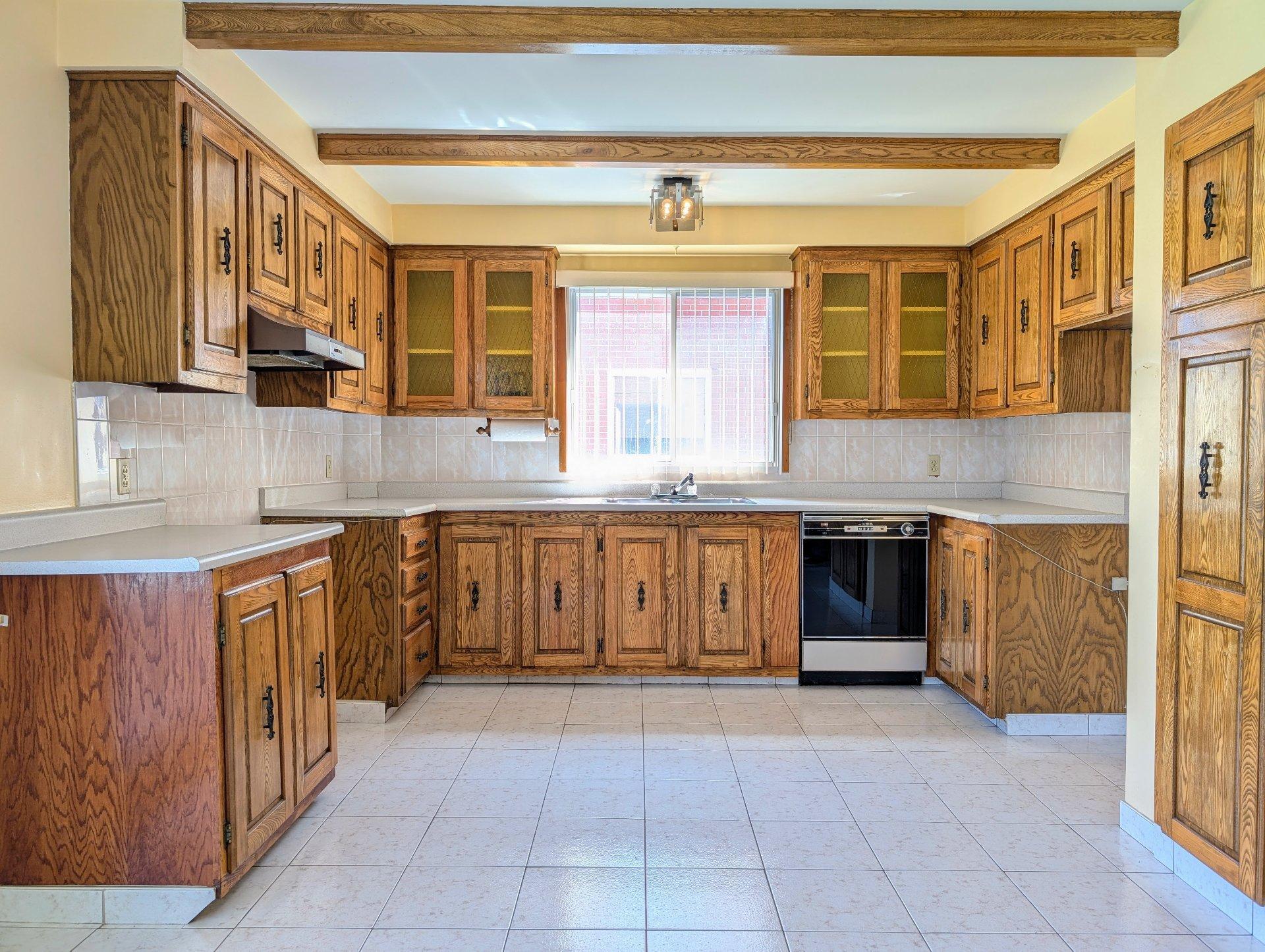 









12351

 - 12355


Av. Monty

,
Montréal (Montréal-Nord),




QC
H1G3N9

