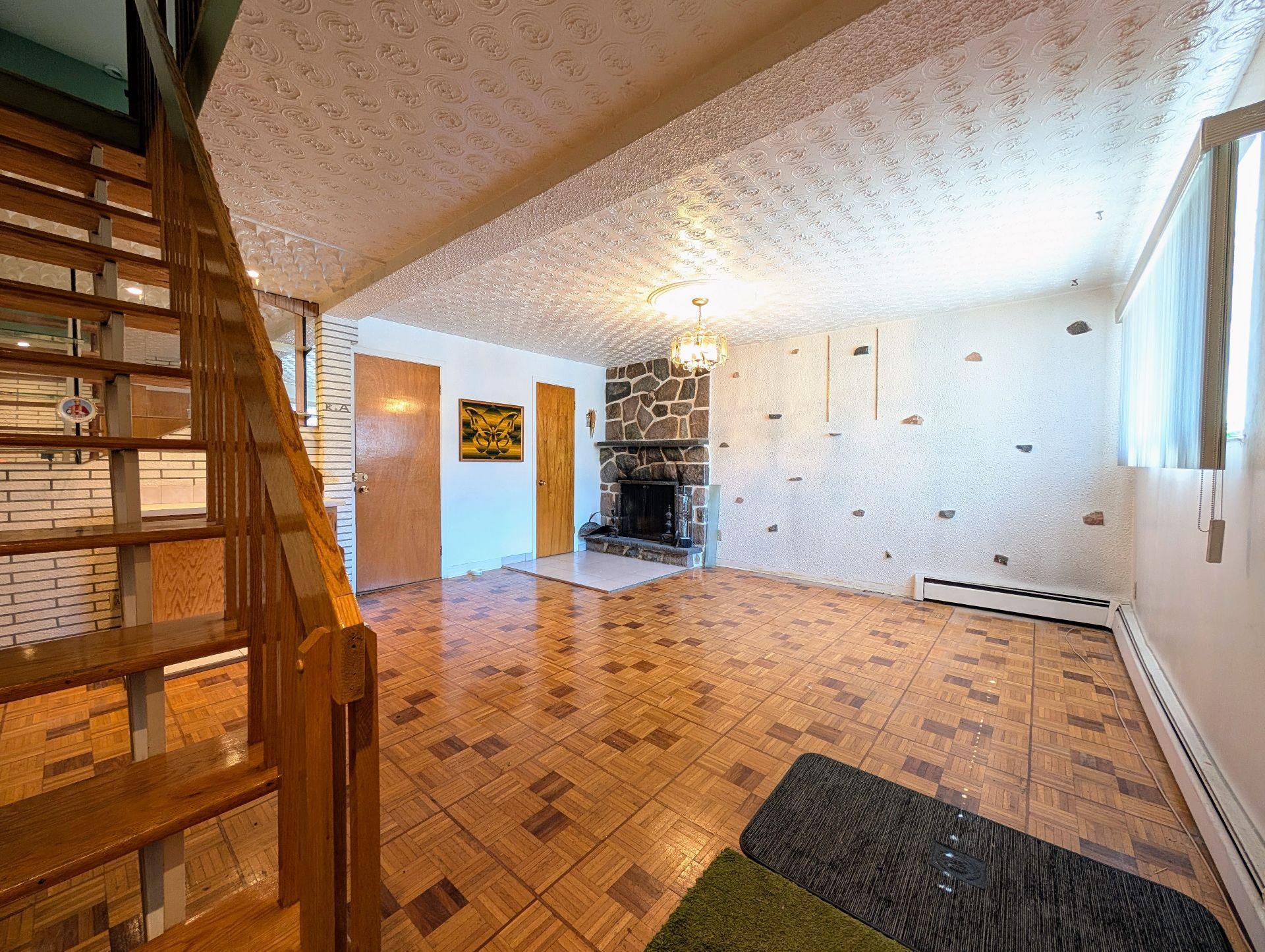 









12351

 - 12355


Av. Monty

,
Montréal (Montréal-Nord),




QC
H1G3N9


