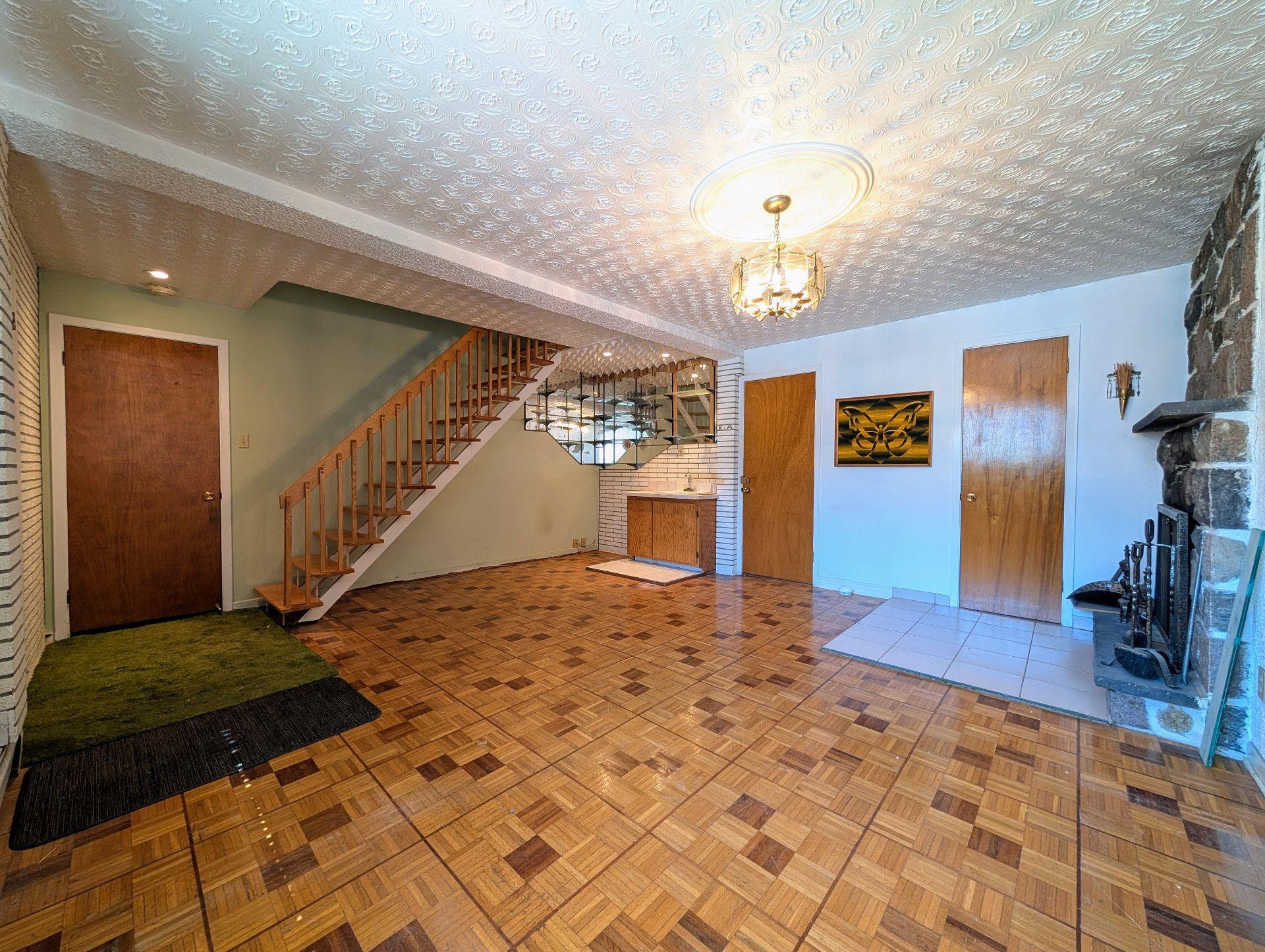 









12351

 - 12355


Av. Monty

,
Montréal (Montréal-Nord),




QC
H1G3N9

