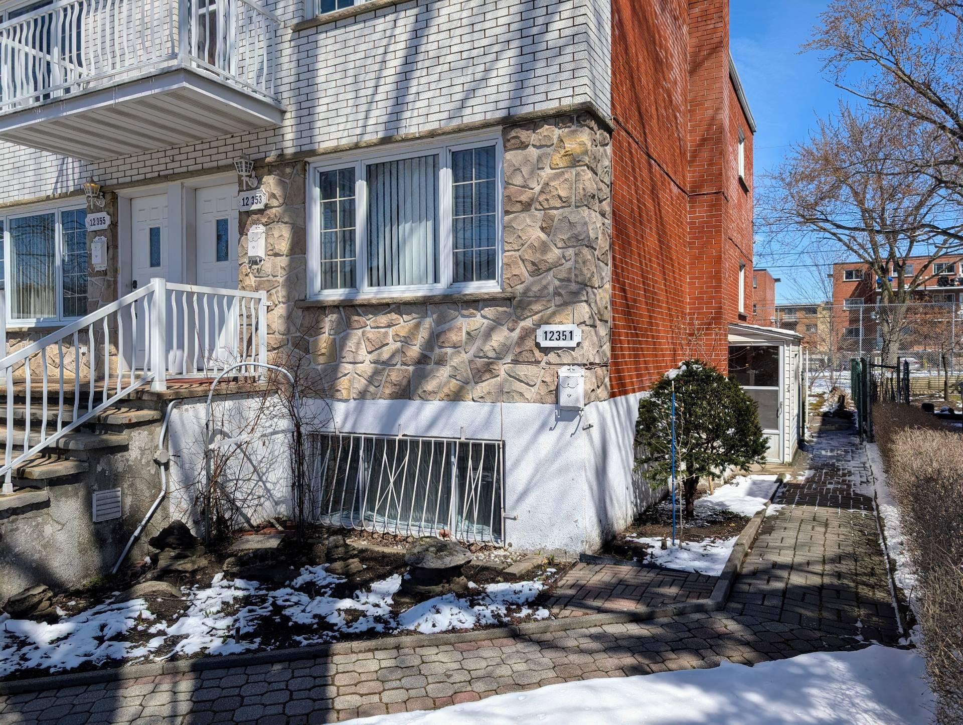 









12351

 - 12355


Av. Monty

,
Montréal (Montréal-Nord),




QC
H1G3N9

