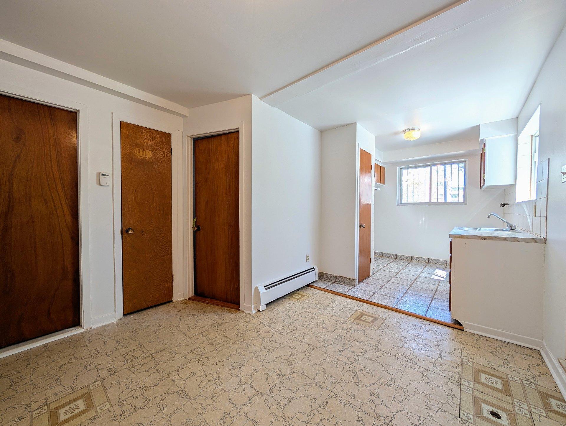 









12351

 - 12355


Av. Monty

,
Montréal (Montréal-Nord),




QC
H1G3N9


