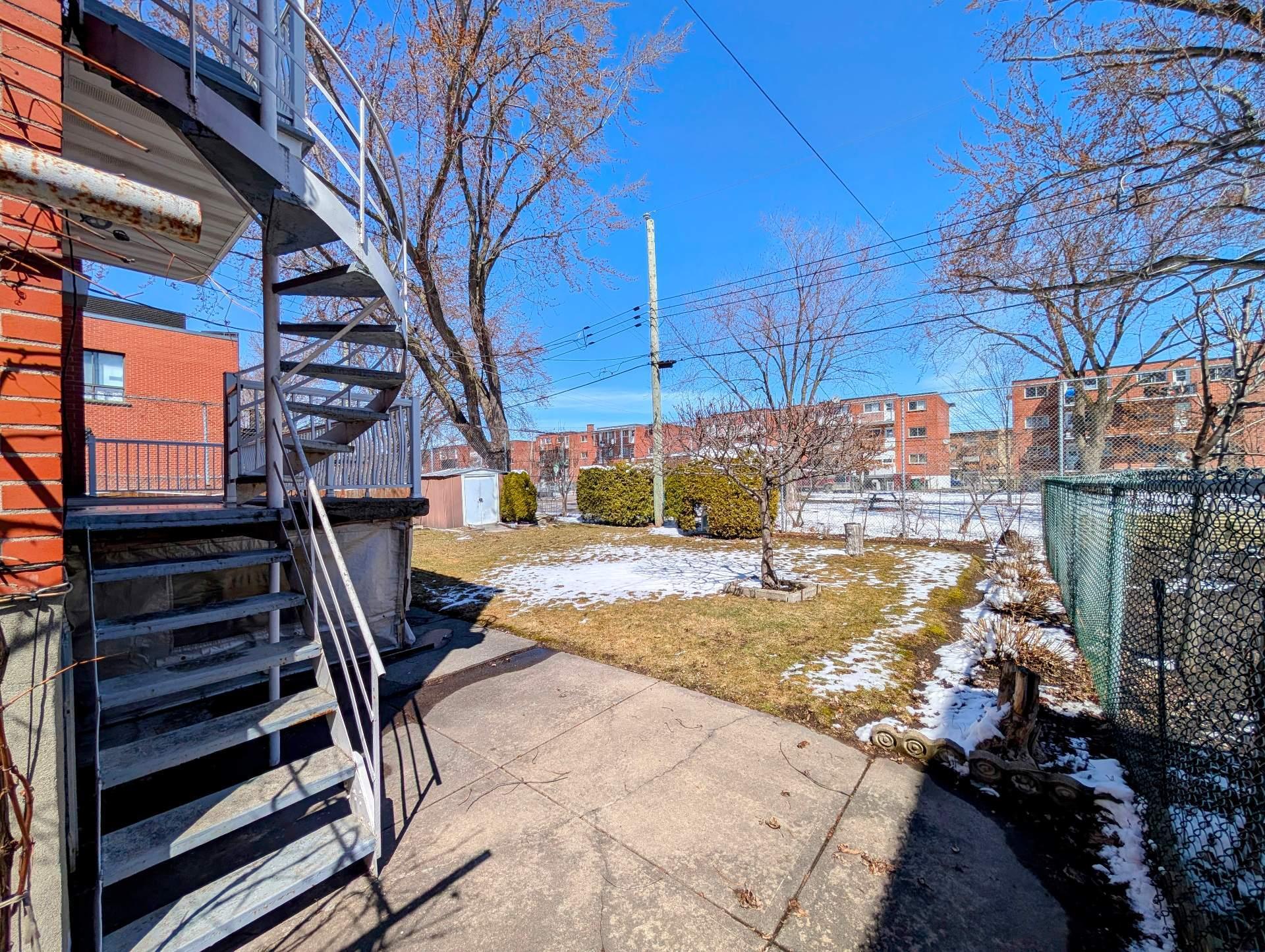 









12351

 - 12355


Av. Monty

,
Montréal (Montréal-Nord),




QC
H1G3N9

