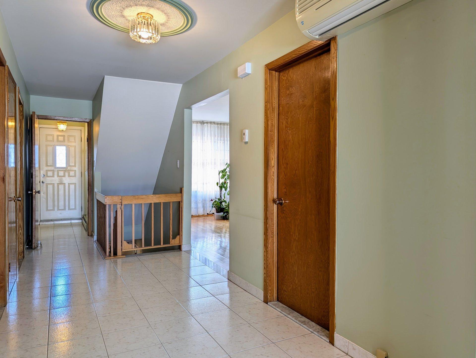 









12351

 - 12355


Av. Monty

,
Montréal (Montréal-Nord),




QC
H1G3N9

