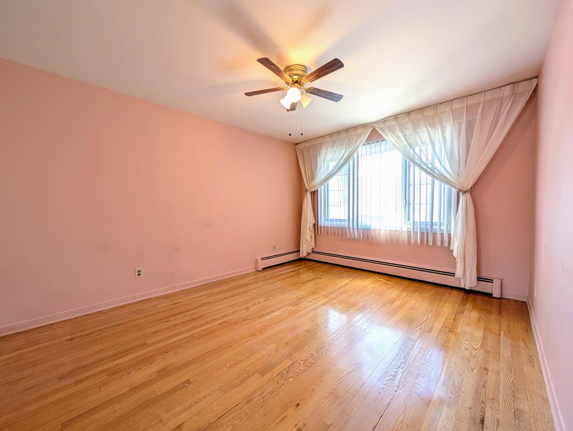 









12351

 - 12355


Av. Monty

,
Montréal (Montréal-Nord),




QC
H1G3N9

