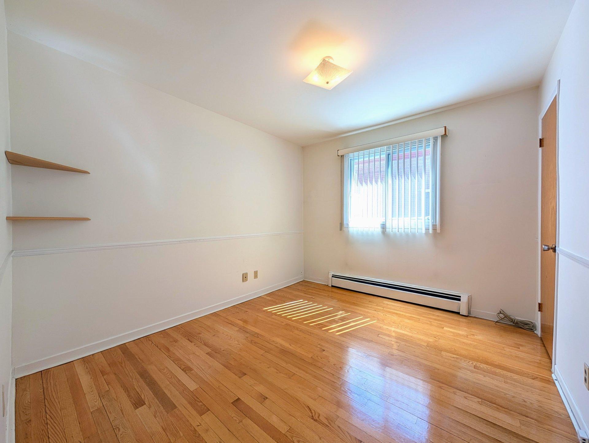 









12351

 - 12355


Av. Monty

,
Montréal (Montréal-Nord),




QC
H1G3N9


