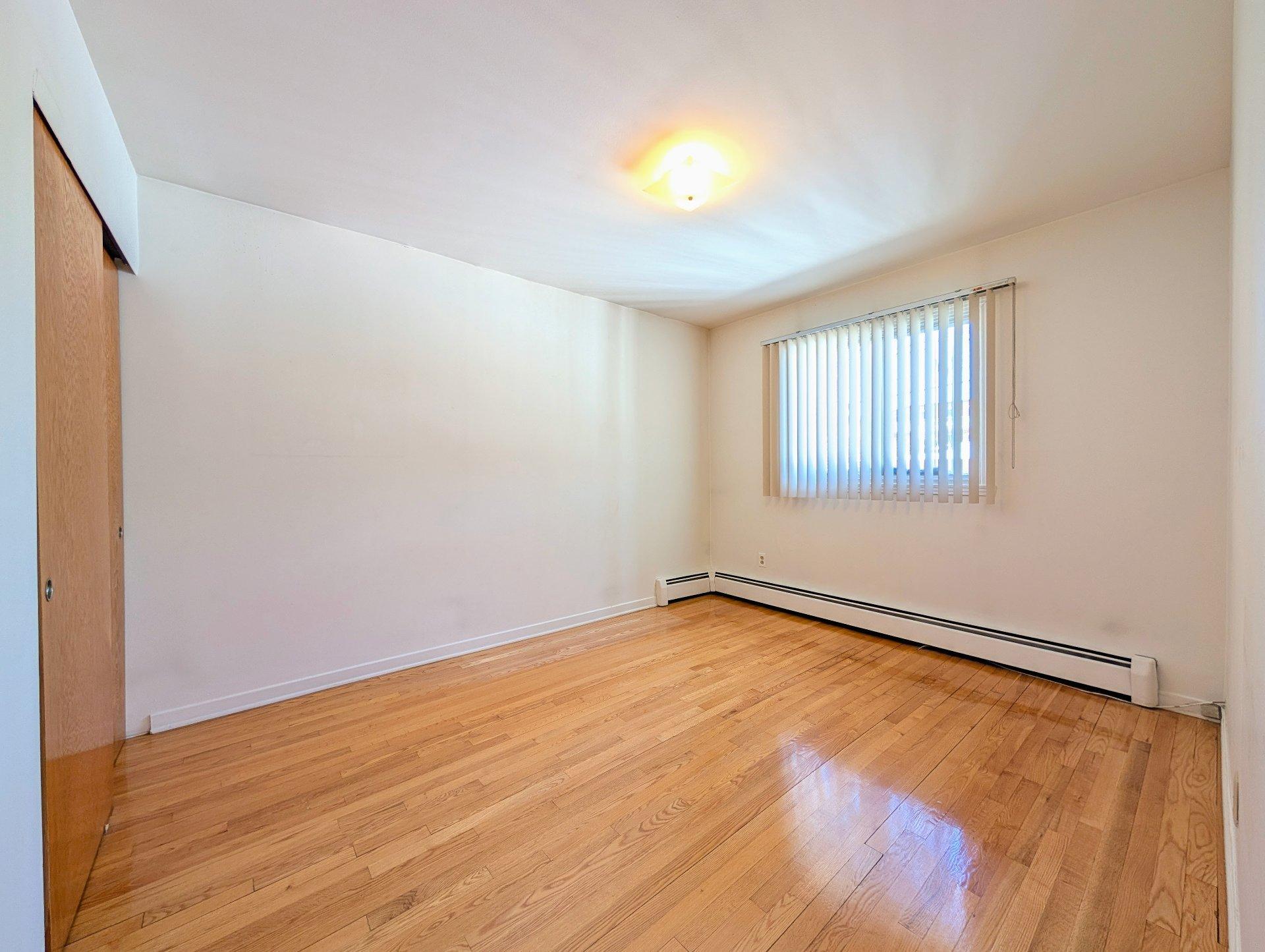 









12351

 - 12355


Av. Monty

,
Montréal (Montréal-Nord),




QC
H1G3N9

