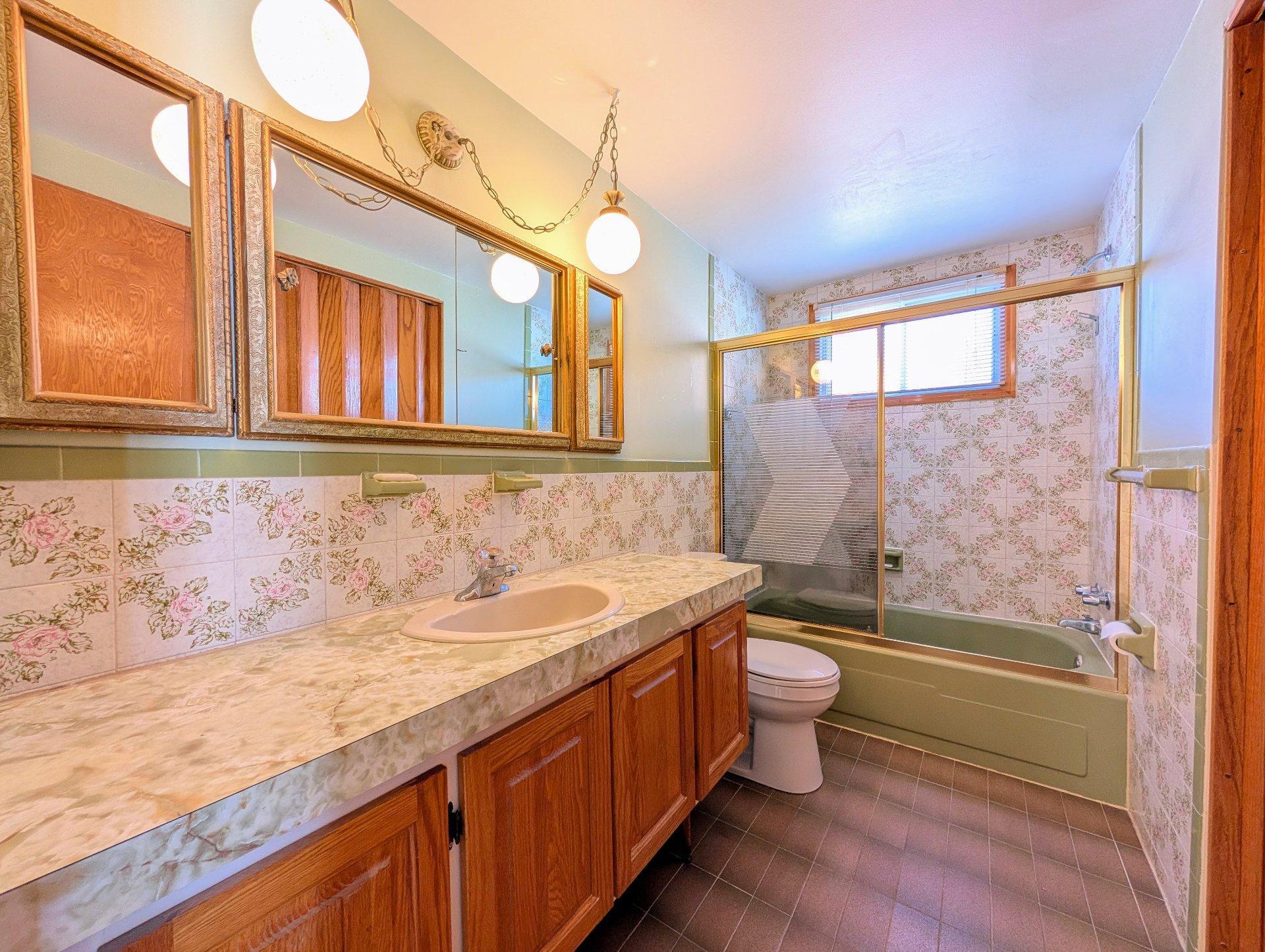 









12351

 - 12355


Av. Monty

,
Montréal (Montréal-Nord),




QC
H1G3N9

