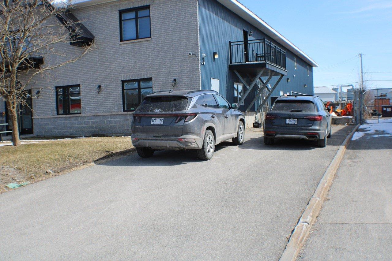 









30


Rue des Menuisiers

, A,
Sainte-Anne-des-Plaines,




QC
J5N2T2

