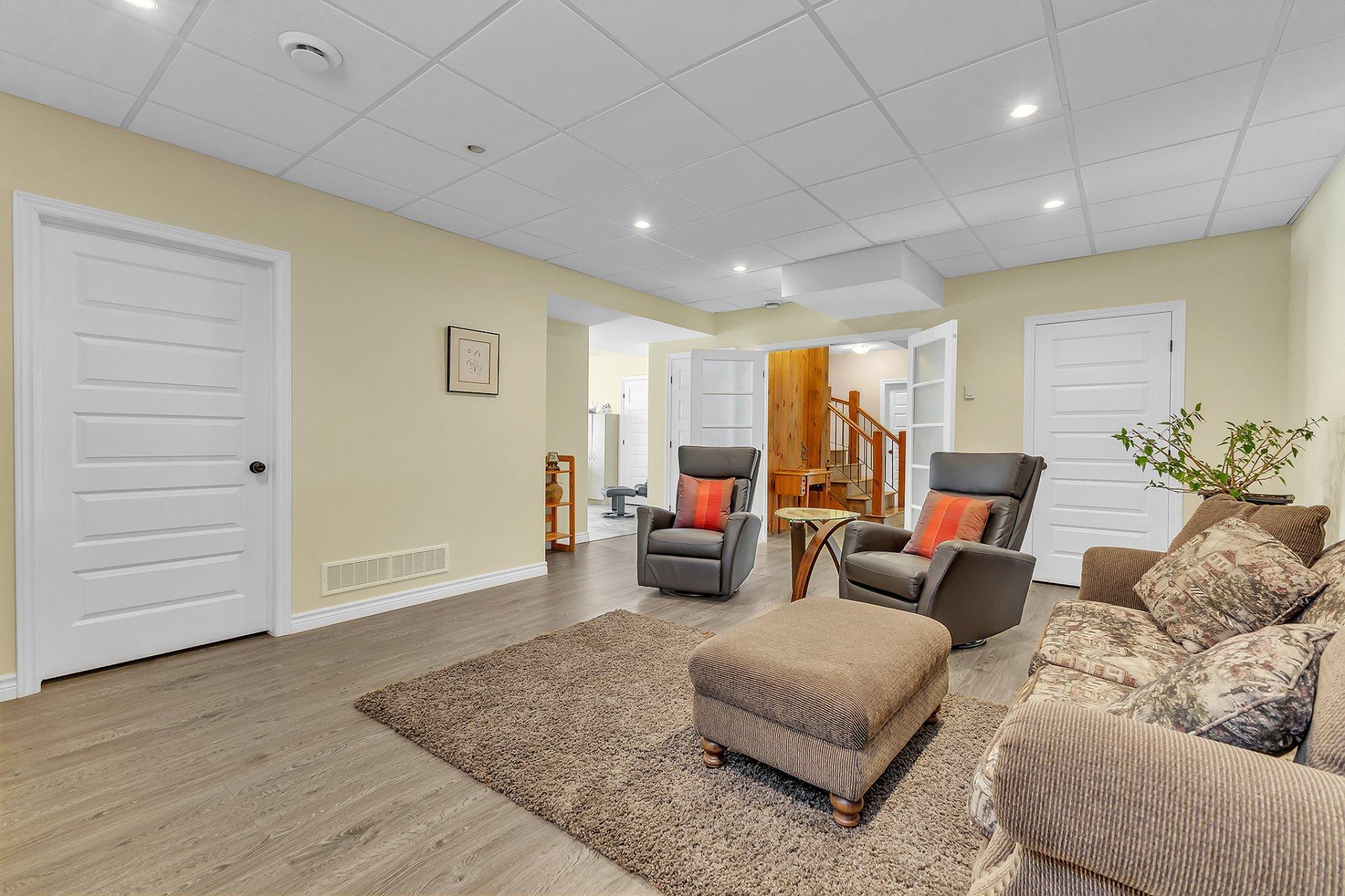 









52


Ch. Watson

,
Val-des-Monts,




QC
J8N5A9

