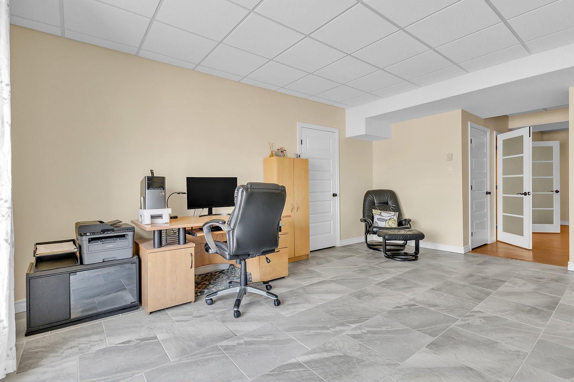 









52


Ch. Watson

,
Val-des-Monts,




QC
J8N5A9

