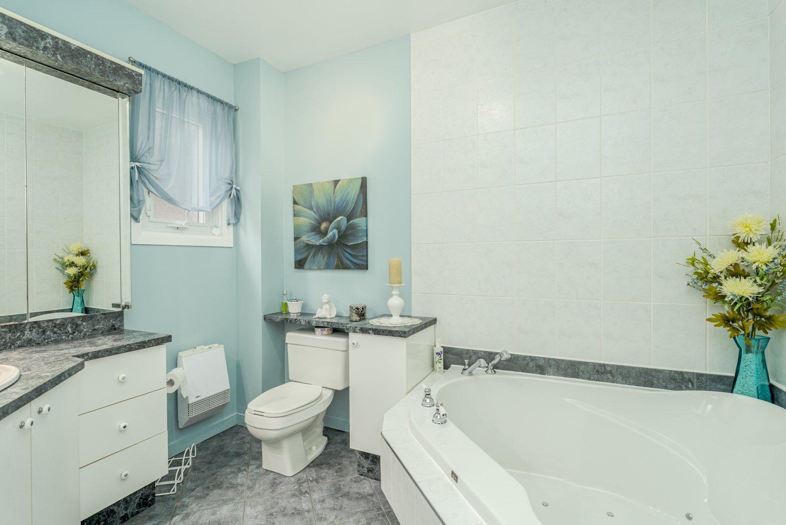 









128


9e Avenue S.

,
Sherbrooke (Fleurimont),




QC
J1G2R1

