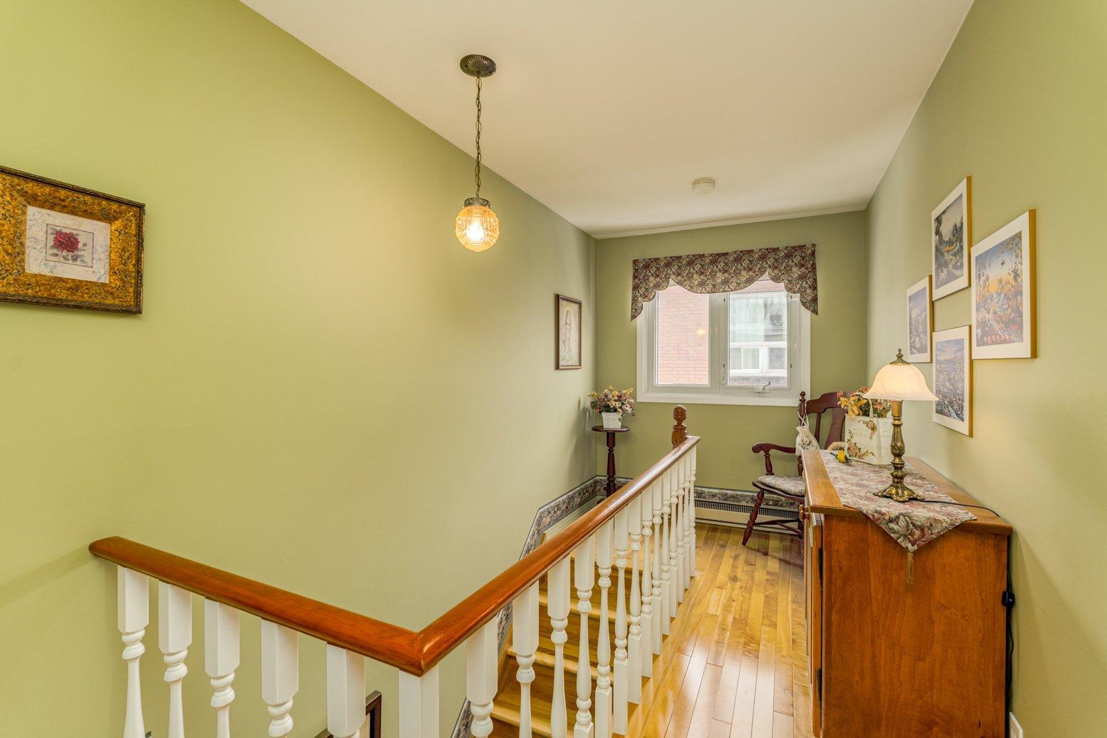 









128


9e Avenue S.

,
Sherbrooke (Fleurimont),




QC
J1G2R1

