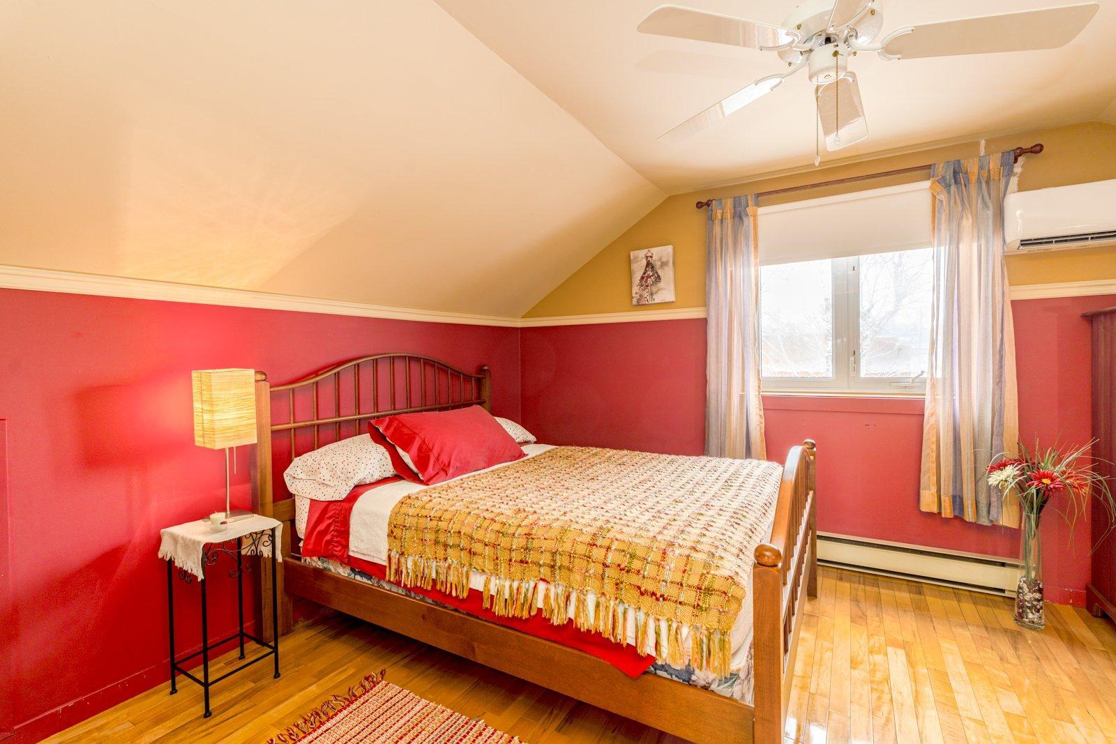 









128


9e Avenue S.

,
Sherbrooke (Fleurimont),




QC
J1G2R1

