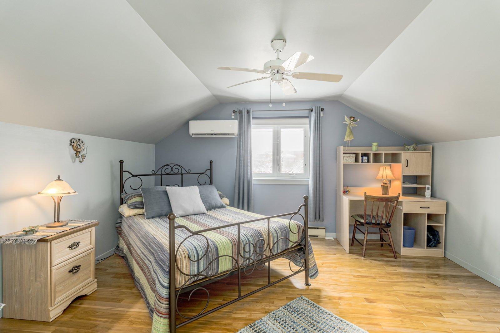 









128


9e Avenue S.

,
Sherbrooke (Fleurimont),




QC
J1G2R1

