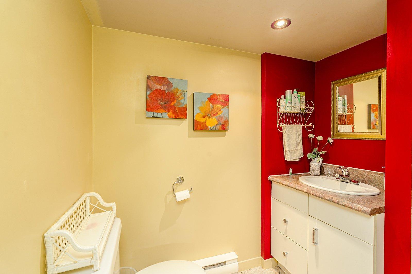 









128


9e Avenue S.

,
Sherbrooke (Fleurimont),




QC
J1G2R1

