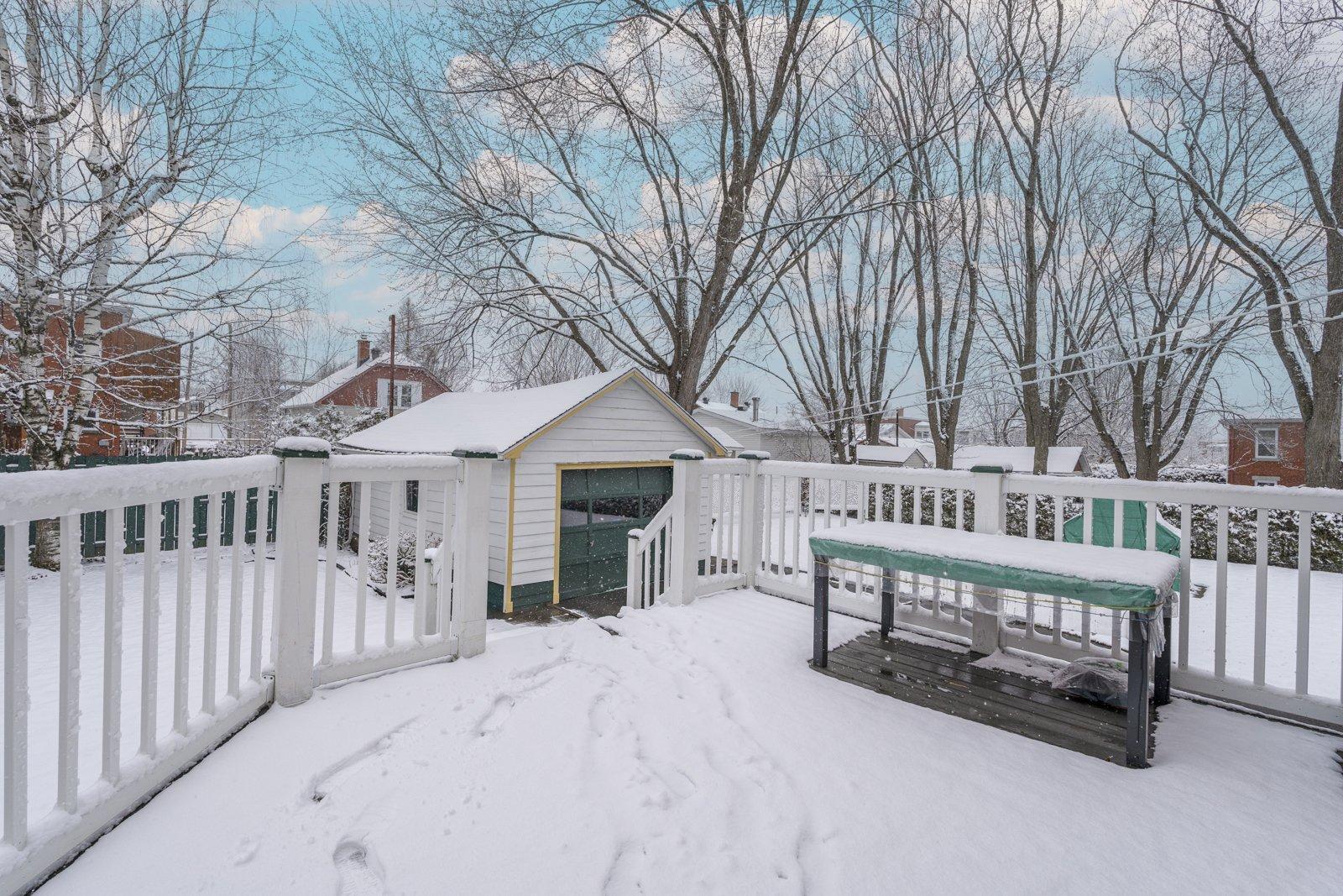 









128


9e Avenue S.

,
Sherbrooke (Fleurimont),




QC
J1G2R1

