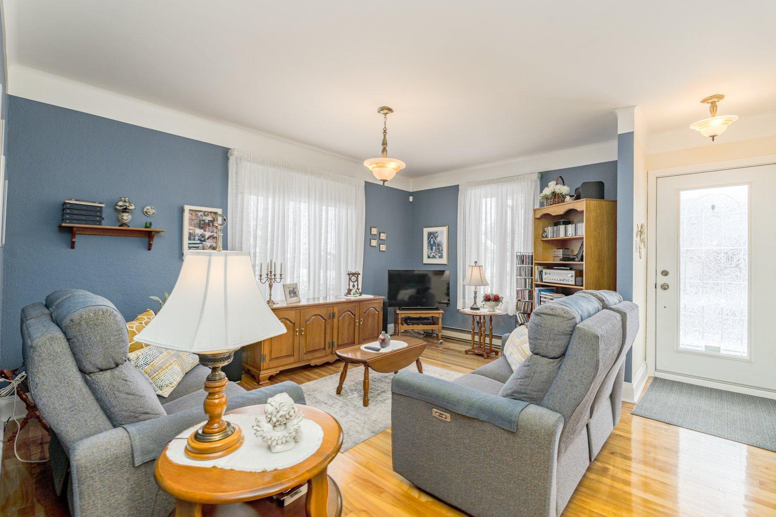 









128


9e Avenue S.

,
Sherbrooke (Fleurimont),




QC
J1G2R1

