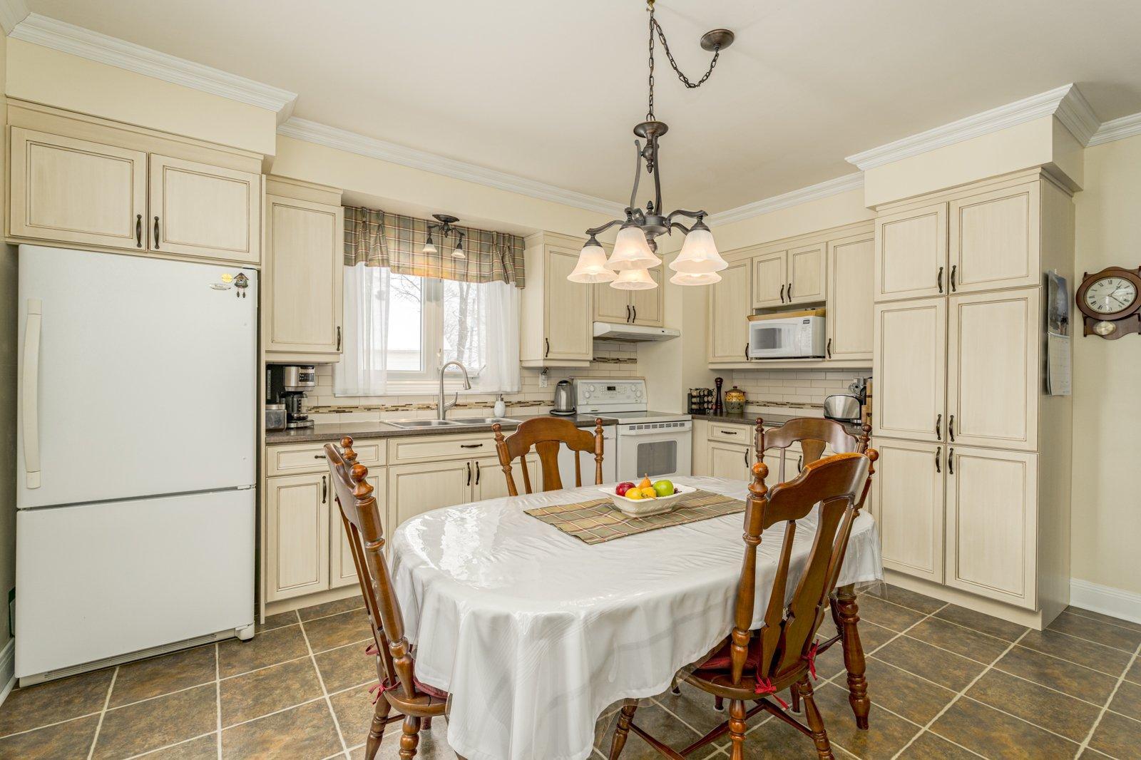 









128


9e Avenue S.

,
Sherbrooke (Fleurimont),




QC
J1G2R1

