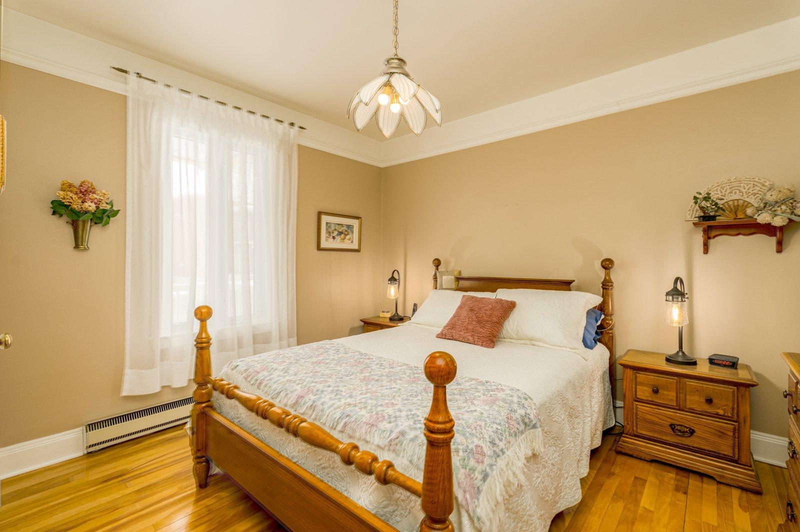 









128


9e Avenue S.

,
Sherbrooke (Fleurimont),




QC
J1G2R1

