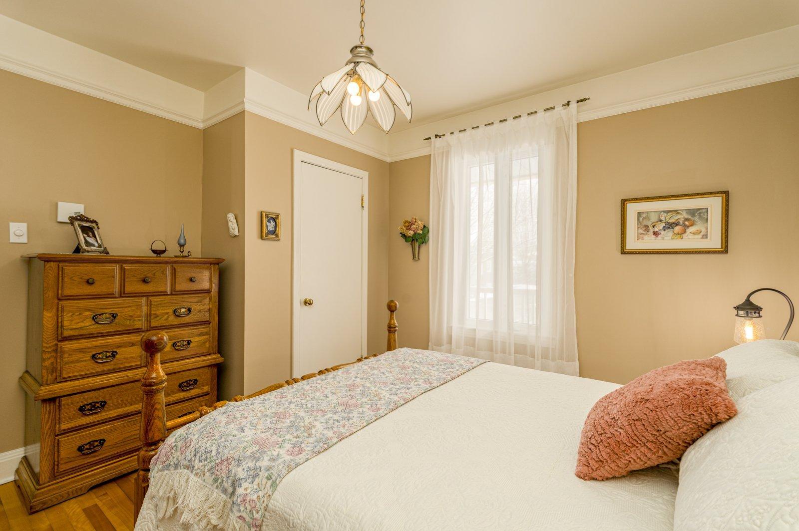 









128


9e Avenue S.

,
Sherbrooke (Fleurimont),




QC
J1G2R1

