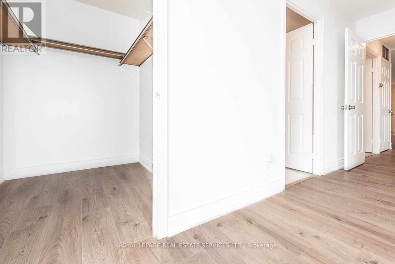 












1404 - 95 LA ROSE AVENUE

,
Toronto,




Ontario
M9P3T2

