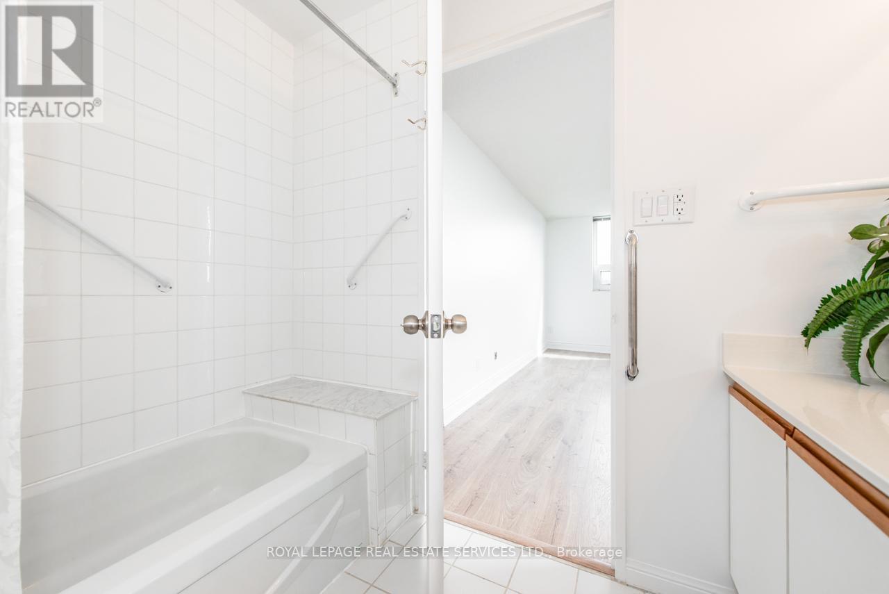 












1404 - 95 LA ROSE AVENUE

,
Toronto,




Ontario
M9P3T2

