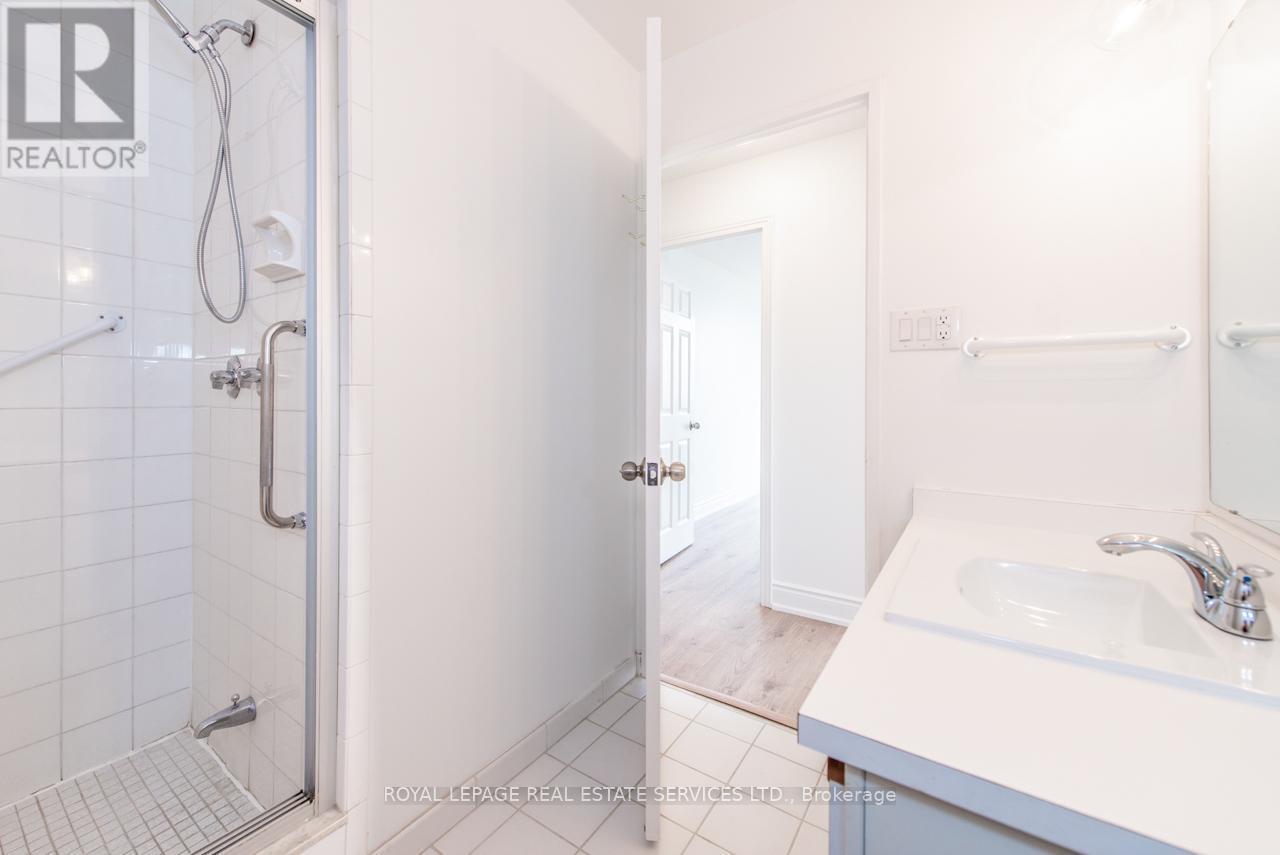 












1404 - 95 LA ROSE AVENUE

,
Toronto,




Ontario
M9P3T2

