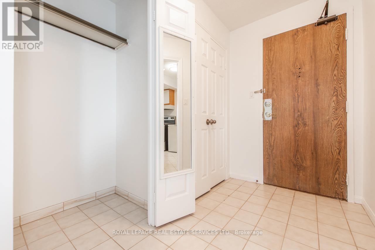 












1404 - 95 LA ROSE AVENUE

,
Toronto,




Ontario
M9P3T2

