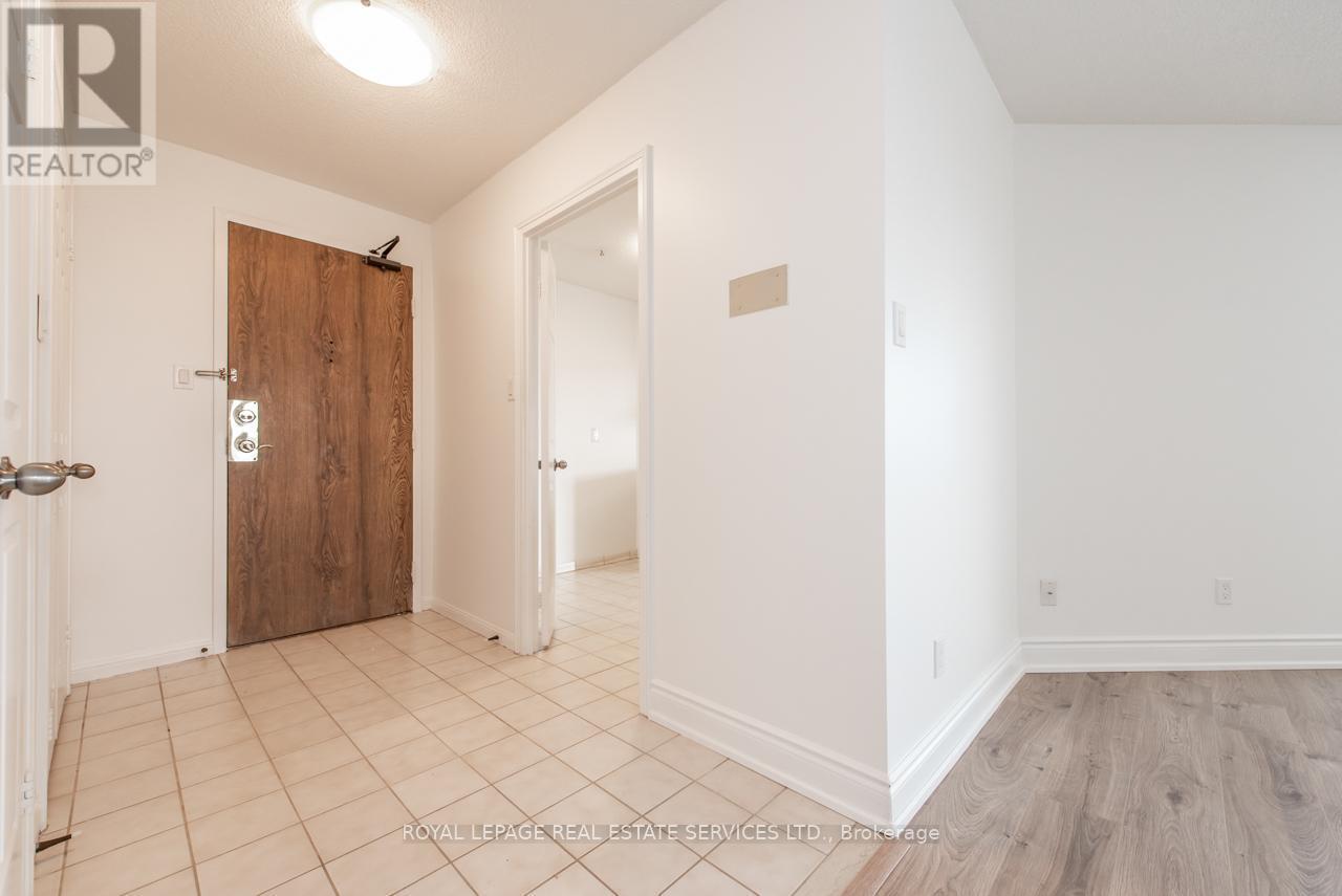 












1404 - 95 LA ROSE AVENUE

,
Toronto,




Ontario
M9P3T2

