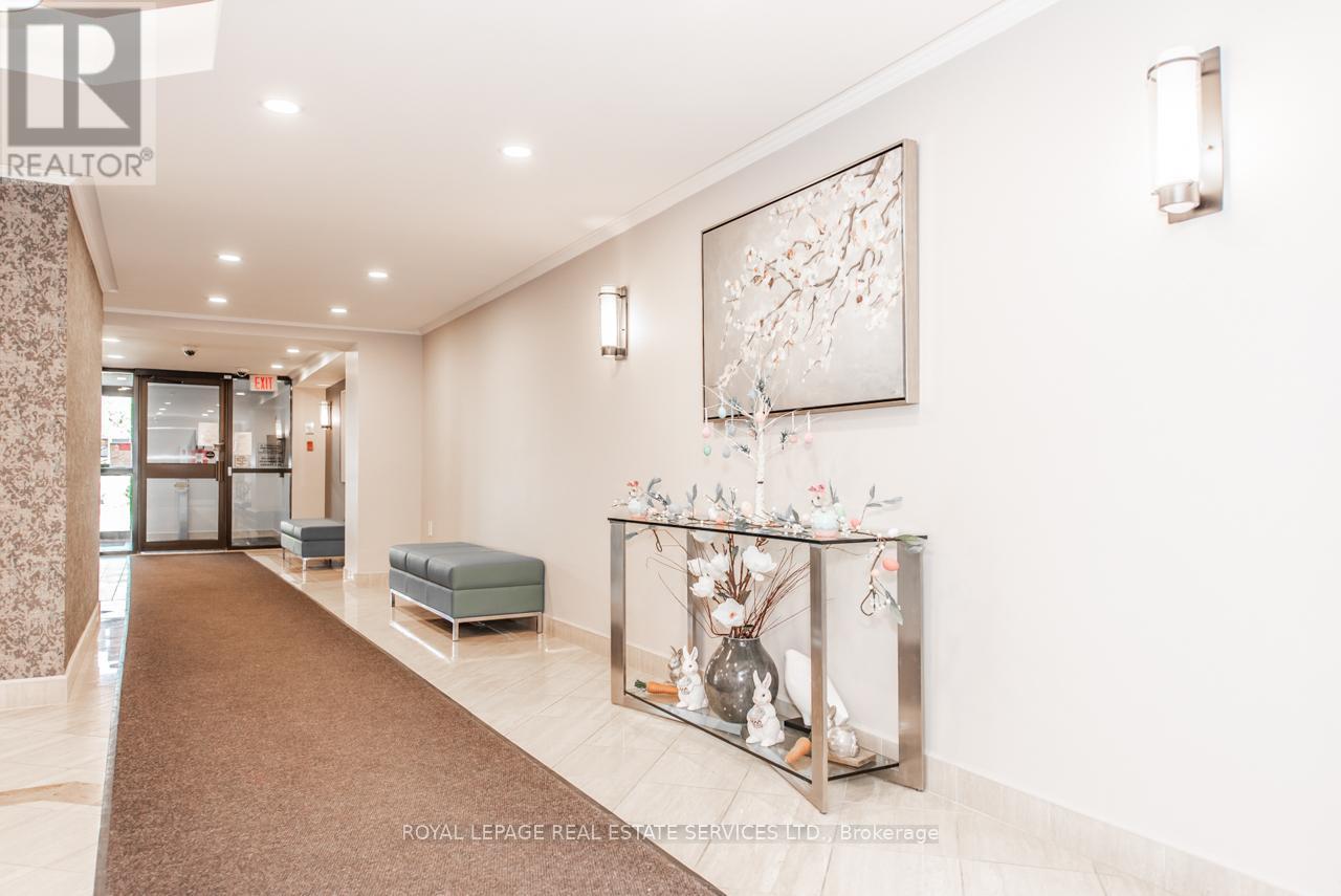 












1404 - 95 LA ROSE AVENUE

,
Toronto,




Ontario
M9P3T2

