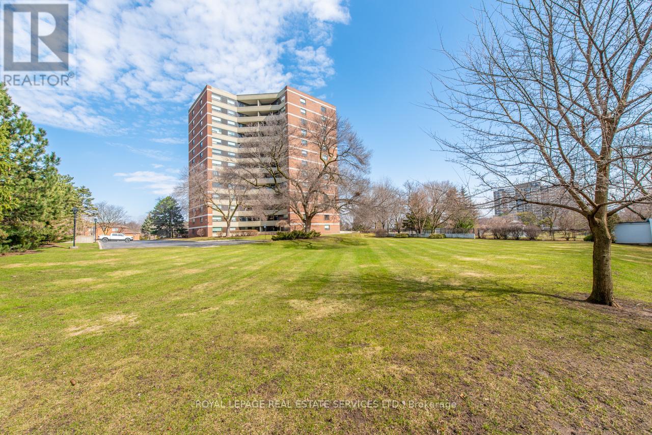 












1404 - 95 LA ROSE AVENUE

,
Toronto,




Ontario
M9P3T2

