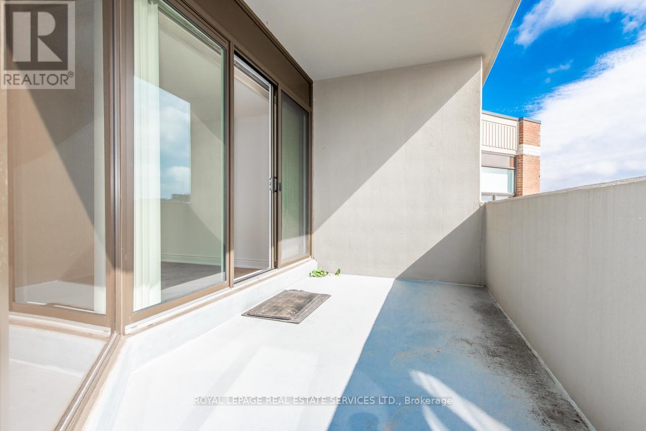 












1404 - 95 LA ROSE AVENUE

,
Toronto,




Ontario
M9P3T2

