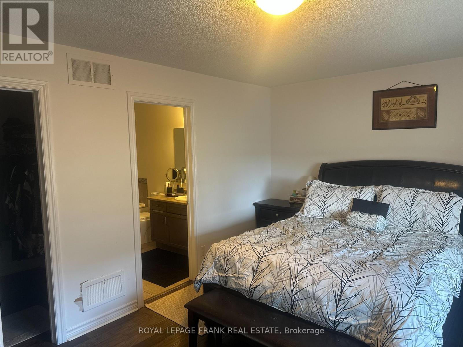 












MAIN & UPPER - 130 SUMERSFORD DRIVE

,
Clarington (Bowmanville),




Ontario
L1C3K7

