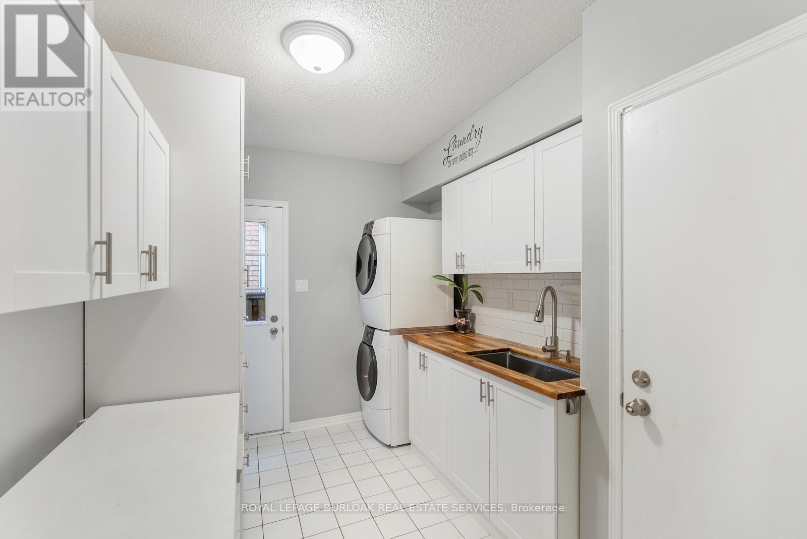 












4456 IDLEWILDE CRESCENT

,
Mississauga,




Ontario
L5M4E3

