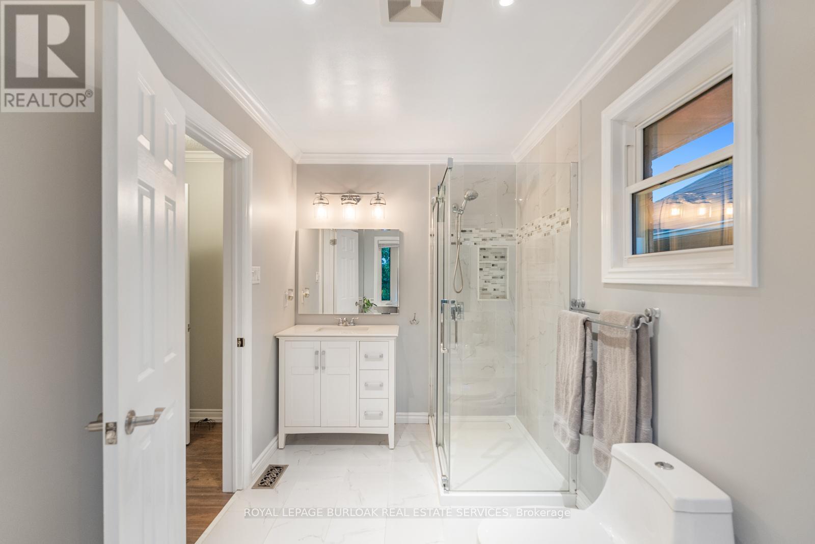 












4456 IDLEWILDE CRESCENT

,
Mississauga,




Ontario
L5M4E3

