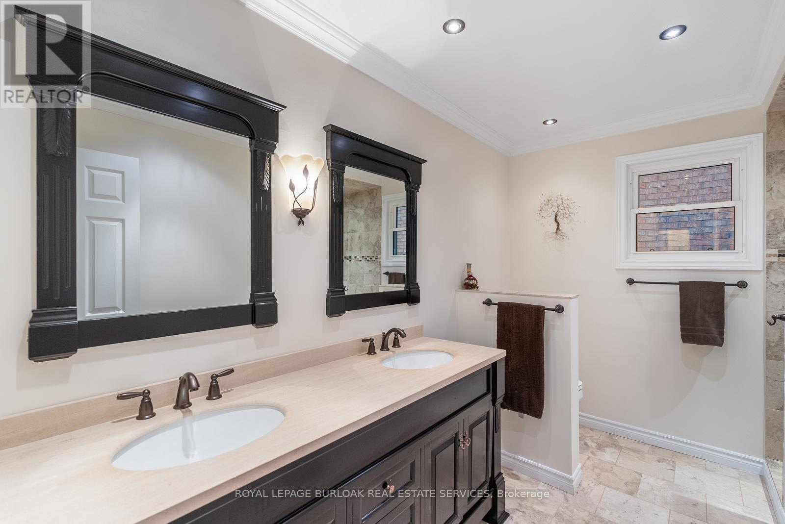 












4456 IDLEWILDE CRESCENT

,
Mississauga,




Ontario
L5M4E3

