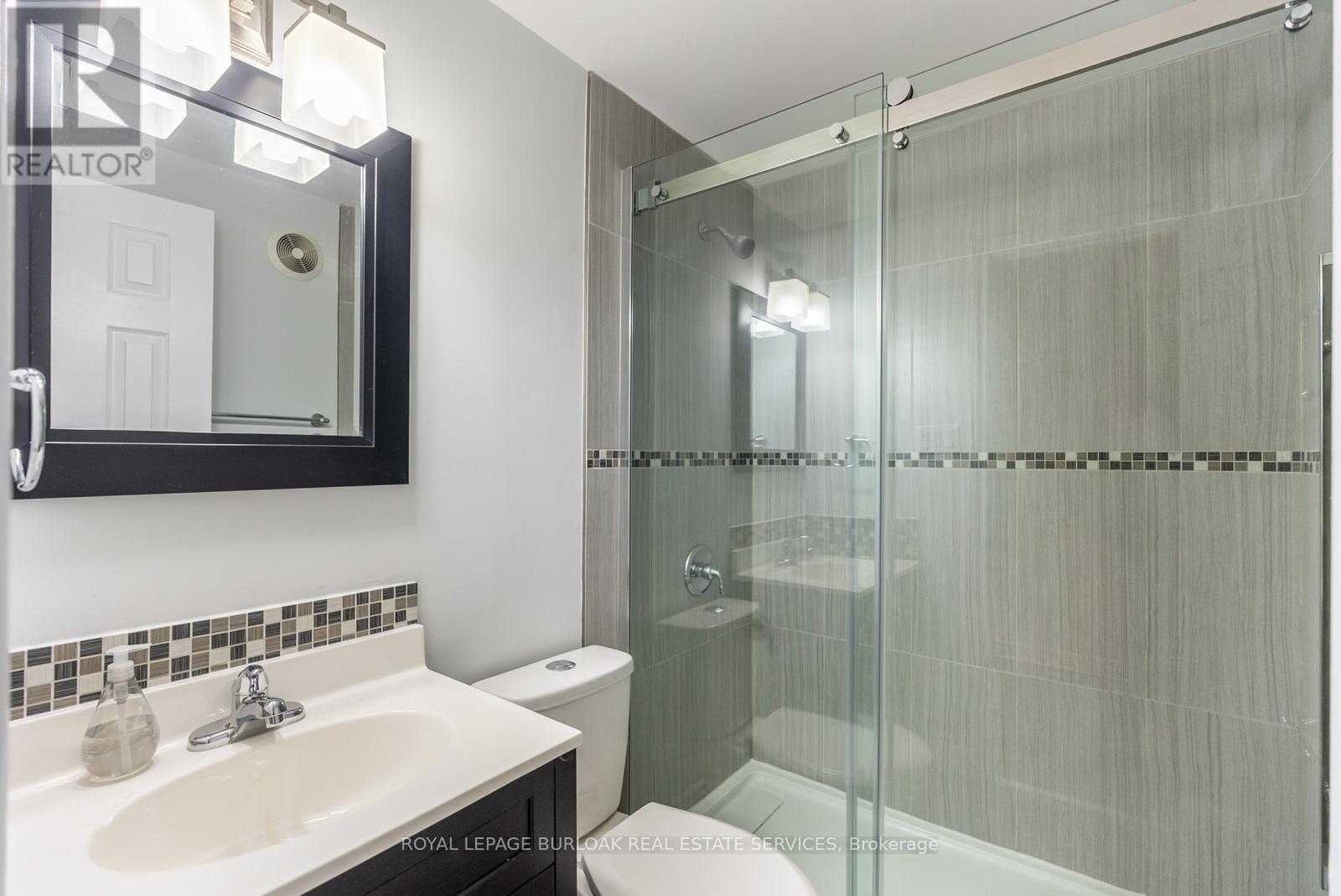 












4456 IDLEWILDE CRESCENT

,
Mississauga,




Ontario
L5M4E3

