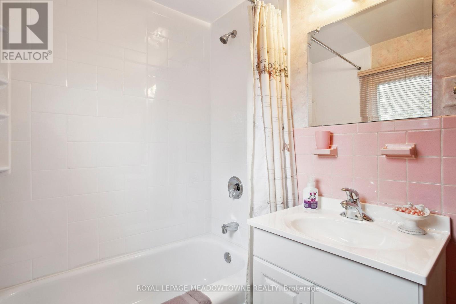 












123 VISTA DRIVE W

,
Mississauga,




Ontario
L5M1W2

