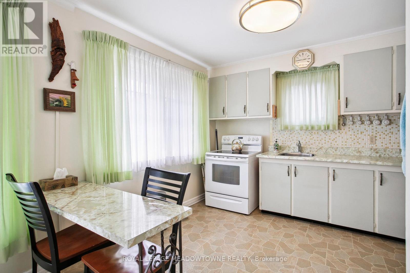 












123 VISTA DRIVE W

,
Mississauga,




Ontario
L5M1W2

