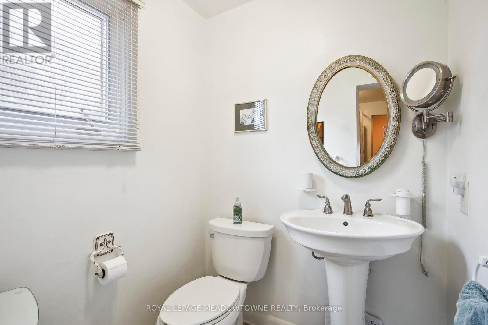 












123 VISTA DRIVE W

,
Mississauga,




Ontario
L5M1W2

