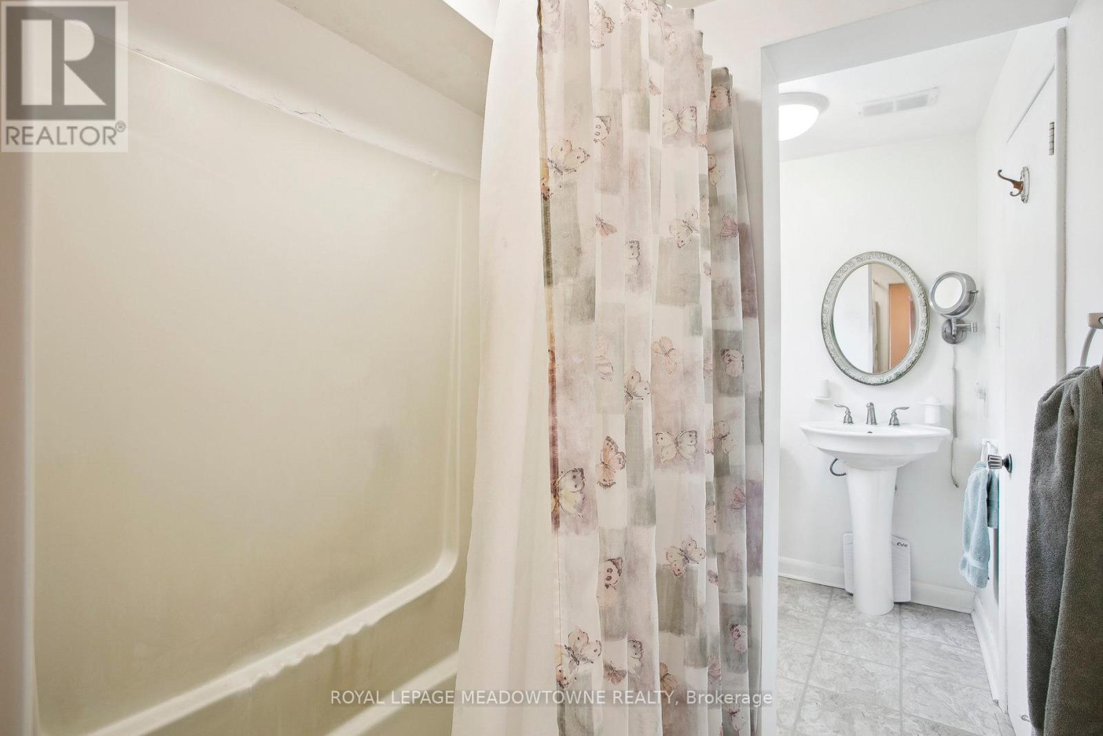 












123 VISTA DRIVE W

,
Mississauga,




Ontario
L5M1W2

