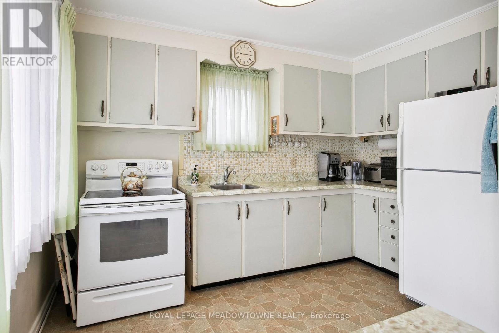 












123 VISTA DRIVE W

,
Mississauga,




Ontario
L5M1W2


