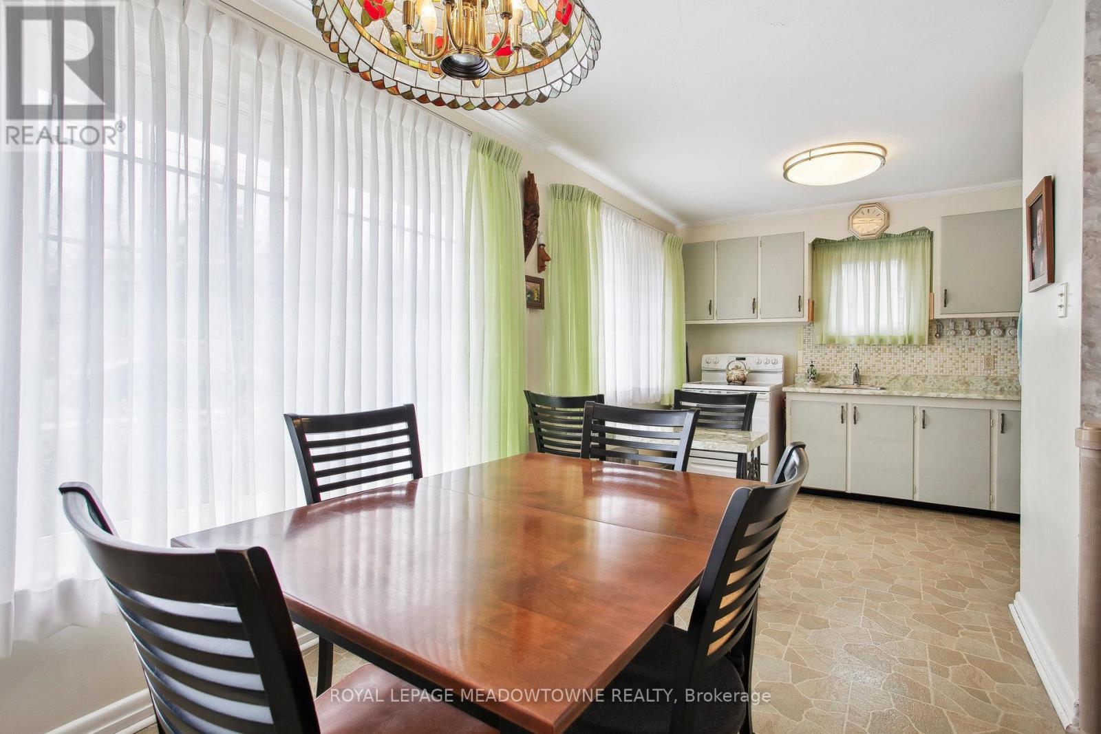 












123 VISTA DRIVE W

,
Mississauga,




Ontario
L5M1W2

