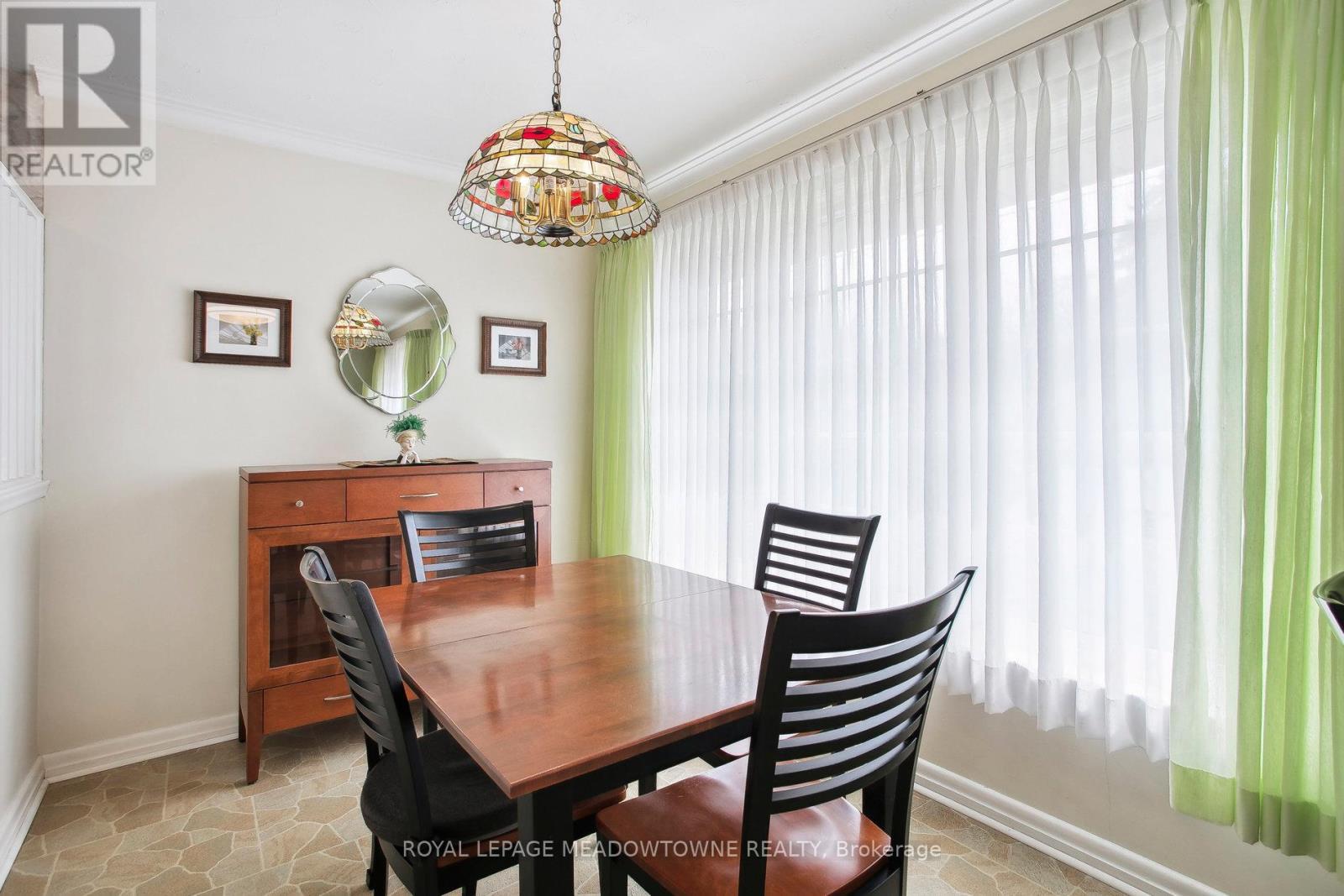 












123 VISTA DRIVE W

,
Mississauga,




Ontario
L5M1W2

