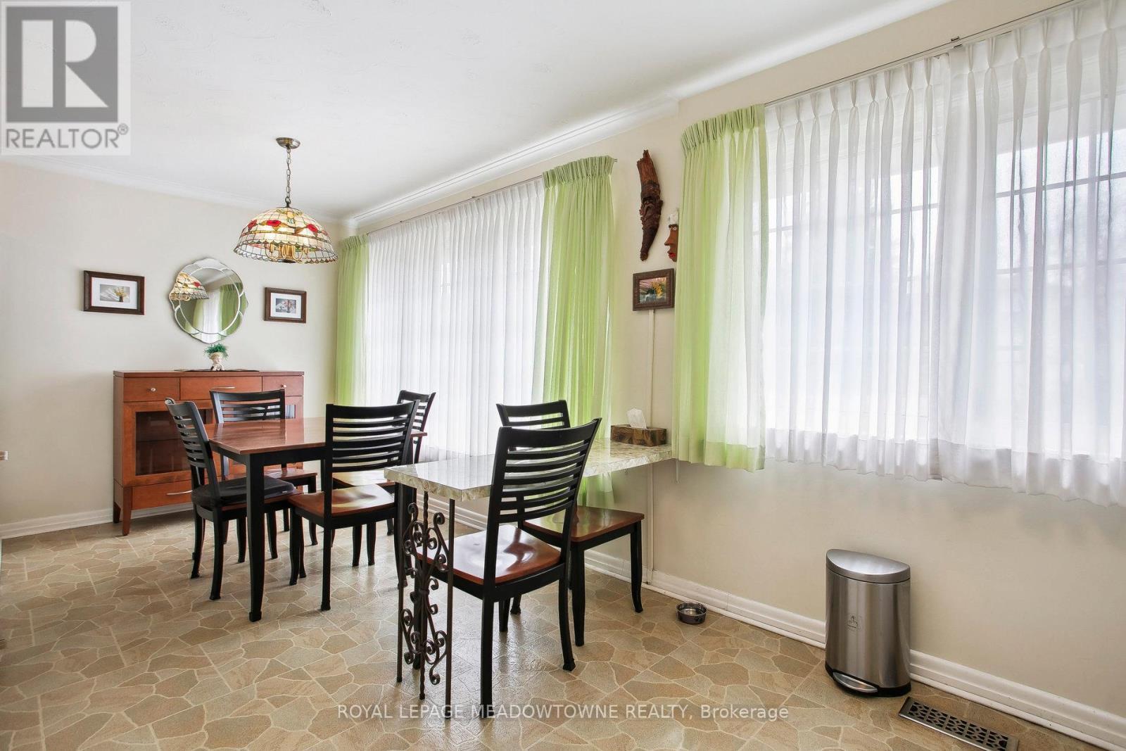 












123 VISTA DRIVE W

,
Mississauga,




Ontario
L5M1W2


