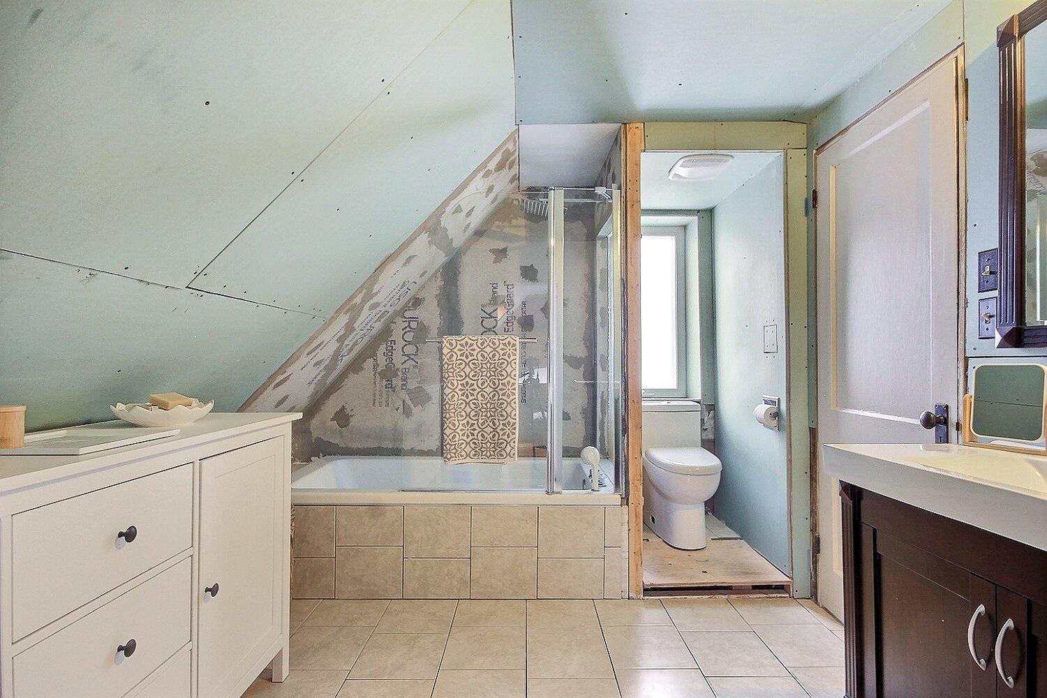









264


Rue Principale

,
Saint-Basile-le-Grand,




QC
J3N1H3

