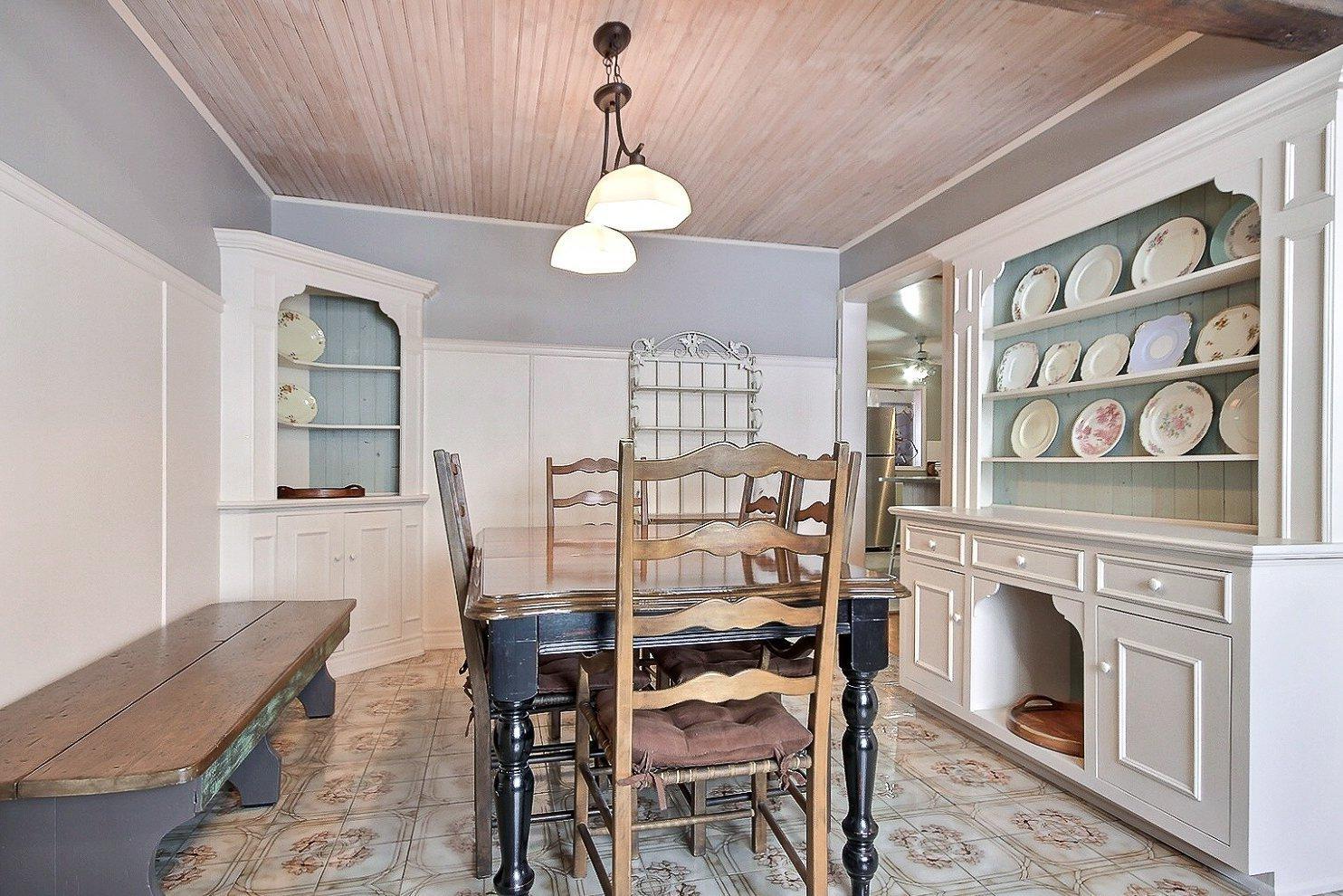 









264


Rue Principale

,
Saint-Basile-le-Grand,




QC
J3N1H3


