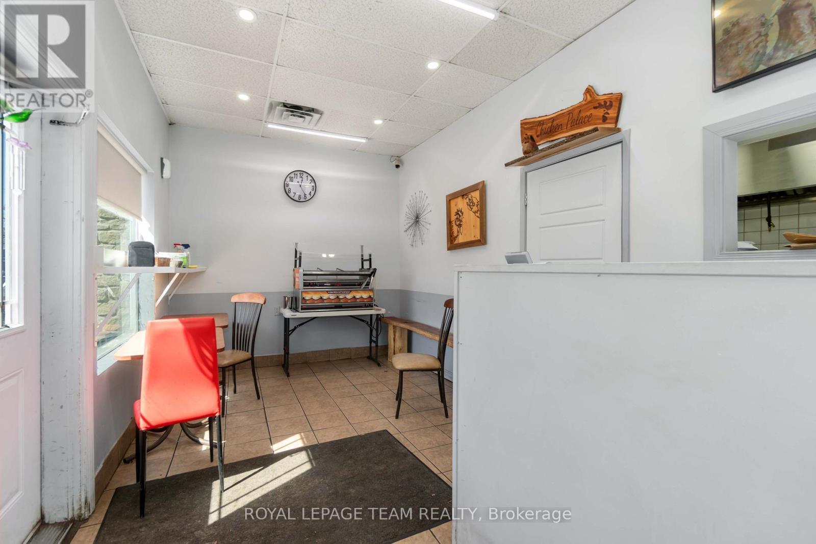 












8 - 75 ELGIN STREET W

,
Arnprior,




Ontario
K7S3T9

