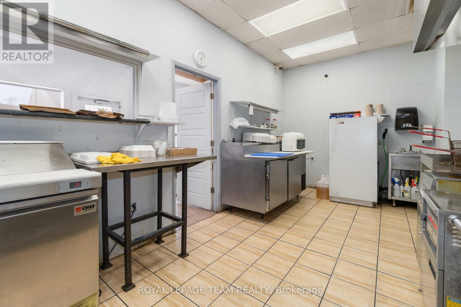 












8 - 75 ELGIN STREET W

,
Arnprior,




Ontario
K7S3T9

